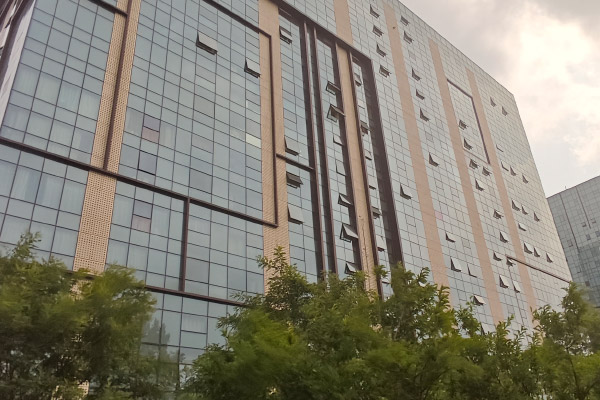 亞廈股份收盤上漲504%滾動市盈率2090倍