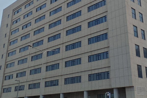 臺風過境后如何做好既有建筑玻璃幕墻安全使用工作？來看這份提示→(圖1)