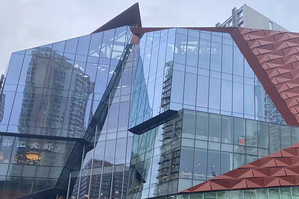 蘇州國貿嘉和申請一種配合光伏設備使用的建筑幕墻專利能夠增加光伏幕墻矩陣單位時間內整體的發電量(圖1)