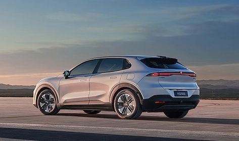 九游體育：狂上“價值”！深藍S05遠遠超越15萬的配置太香了(圖3)