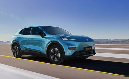 九游體育：狂上“價值”！深藍S05遠遠超越15萬的配置太香了(圖2)