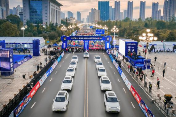 九游app：吉利銀河L7護航寶雞馬拉松激情開跑