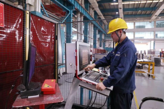 潮平兩岸闊 “鋁”途風(fēng)光好——遼源市全力構(gòu)建北方高精鋁加工產(chǎn)業(yè)生態(tài)圈走筆(圖1)