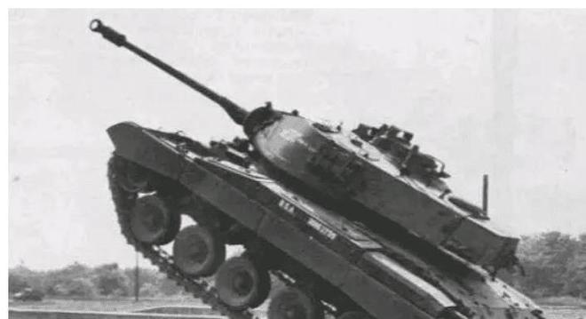 主炮口徑152毫米冷戰中的輕坦克之王——M551輕型坦克(圖2)