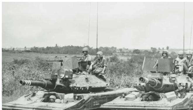 主炮口徑152毫米冷戰中的輕坦克之王——M551輕型坦克(圖7)