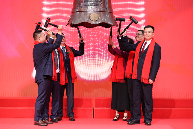 江順科技成功登陸深主板 模具加設備開啟鋁型材高端裝備制造新篇章