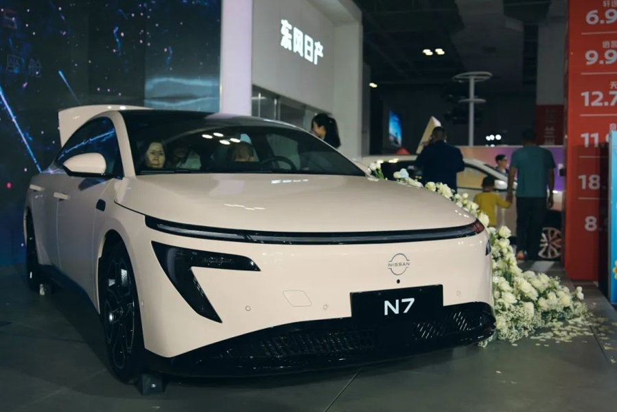 九游體育：新能源車市廝殺白熱化！10-15萬(wàn)級(jí)家轎如何用安全撕開(kāi)血路？(圖2)