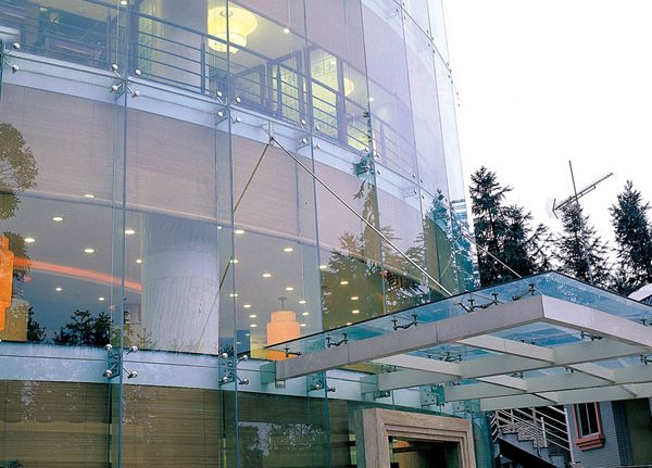 廣西生態工程職業技術學院為建筑幕墻安全裝上″智慧眼″