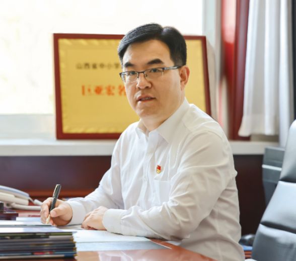 警鐘：左權(quán)縣職業(yè)技術(shù)中學(xué)書(shū)記巨亞宏被查一個(gè)優(yōu)秀校長(zhǎng)這樣倒下(圖2)
