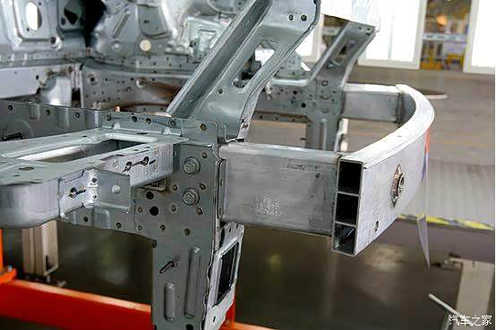 汽車安全重回舞臺中央中國汽車制造商校正競爭方向