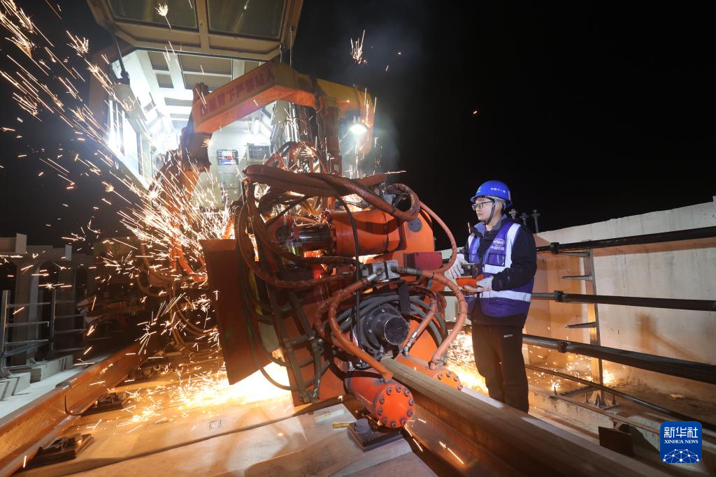 奮力沖刺“全年紅”(圖20)