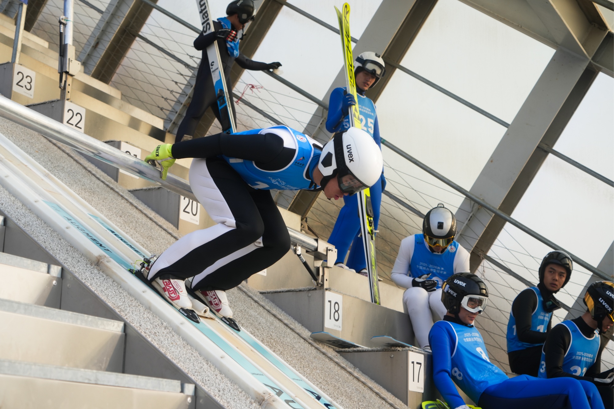 河北淶源：“雪吉祥”雙賽同啟 跳臺逐雪展英姿