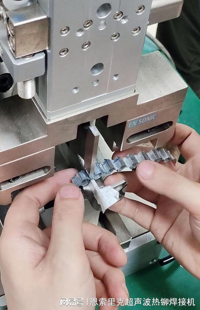 九游官網(wǎng)入口：鋁型材蜂窩鋁箔超聲波點焊機 恩索里克