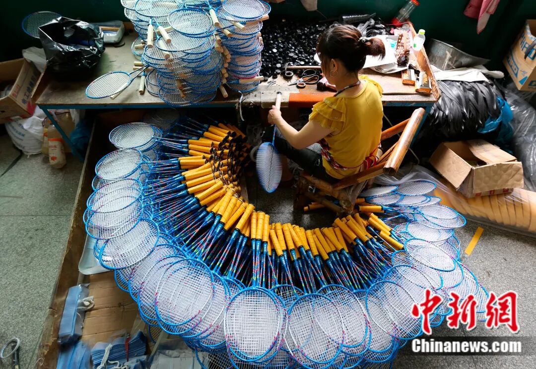 九游官網入口：富春江邊的一個鄉用50年把球拍做“透”了(圖5)