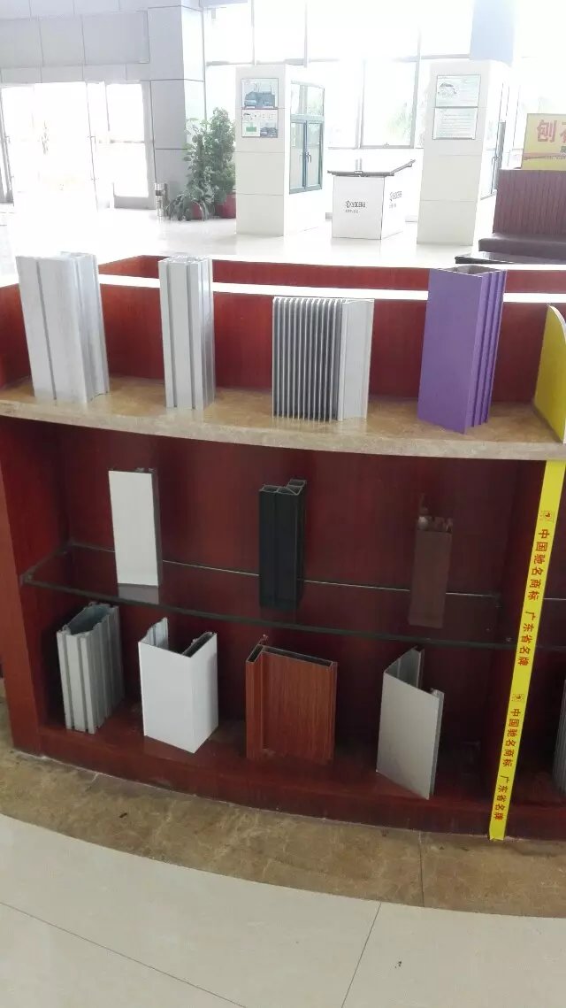 安徽晟銘刷業(yè)取得鋁型材自動(dòng)折彎裝置專利可對(duì)鋁型材的兩端進(jìn)行同步折彎