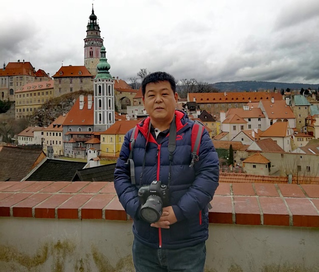 九游體育：DLP顯示拼接幕墻